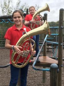 Bariton: Emily, Henriette